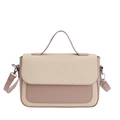 Bolso de mano minimalista en paja beige y cuero rosa con correa ajustable - Caqui