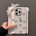 Dettaglio custodia iPhone glitterata con cuori d'argento 3D e perline metalliche - Compatibile per 7/8/SE 2020 / Cuore Traforato di Perline d'Argento