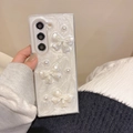 Detail of pearlescent Samsung case with 3D white bows and elegant pearl embellishments - Matte Hard Case - White Flash Pearlescent Bowknot / Samsung ZFlip3