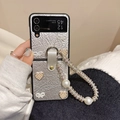 Custodia Z Flip in pelle argentata con fiocco di perle e cinturino da polso decorato - Argento / Samsung ZFlip3
