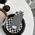 Detalle de funda para iPhone de cuero sintético gris con gato y etiqueta decorativa - Gris (Gato Pappa) / iPhone 7/8/SE 2020