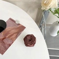 Dettaglio elegante supporto per telefono a forma di rosa in tessuto marrone scuro - Base Trasparente-Rosa Caffè
