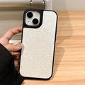 Minimalistische cremeweiße Lederhülle mit Papiertextur für iPhone 17 Pro Max auf Holz - Weiß / iPhone 11
