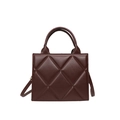 Sac fourre-tout matelassé marron foncé en similicuir brillant avec bandoulière réglable - Marron