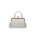 Elegante weiße Brokat-Handtasche mit goldener Kirschschließe und Perlenverzierung - Silber