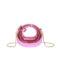Mini bolso de acrílico rosa metalizado con correa de cadena dorada y acabado brillante - Rosa