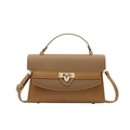Bruine retro schoudertas van PU-leer, weefselstructuur en goudkleurige kettingdetails - Khaki