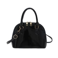 Borsa a mano nera lucida in vernice a forma di conchiglia con dettagli in oro e tracolla - Nero