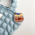 Schattige cartoon capibara acryl uitschuifbare telefoongreep op een lichtblauwe tas - Bosbessenroom Capibara (Nr. 20)