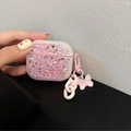 Dettaglio custodia AirPods Pro rosa glitterata con ciondolo a stella e catenella - AirPods 1ª/2ª generazione / Ciondolo Farfalla-Rosa