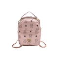 Rosa Mini-Rucksack aus PU-Leder mit Bären-Print und Kettenriemen auf weißem Grund - Rosa