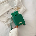 Mini bolso cubo verde tipo caja de piel con patrón lichi y correa de cadena oro - Verde