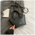 Borsa a secchiello minimalista in pelle intrecciata nera con manico e logo argento - Nero senza ciondoli