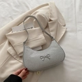 Borsa hobo con paillettes argento, chiusura a fiocco in metallo e tracolla sottile - Argento