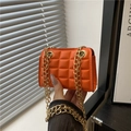 Mini bolso bandolera naranja con cadena dorada y diseño acolchado para mujer - Naranja