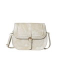 Schicke Satteltasche in Creme mit Marmortextur und Vintage-Metallverschluss - Gebrochenes Weiß