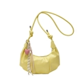 Borsa a mezzaluna giallo brillante minimalista con ciondolo a cuore rosa e tracolla - Con Ciondolo / Giallo