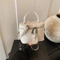 Chique crèmewitte kleine crossbody tas met zilveren hardware en handvat - Wit
