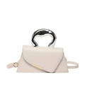 Bolso crema chic con solapa asimétrica y asa de metal plateado estilo lava fluida - Blanco