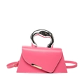 Bolso trapezoidal rosa de cuero con asa plateada y correa de hombro ajustable - Rosa