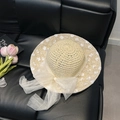 Elegante strooien zonnehoed met grote witte kanten strik en bloemenborduurwerk - Geweven Zonnehoed (Met Kant Strik) / Beige