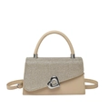 Sac bandoulière carré beige chic avec rabat pailleté et fermoir cœur en métal - Doré