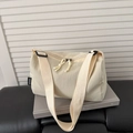 Minimalistische beige Nylon-Einkaufstasche mit Reißverschluss und breitem Schultergurt - Weiß