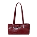 Bolso bajo el brazo de charol rojo oscuro con gran hebilla plateada y acabado brillante - Rojo
