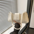 Bolso baguette de cuero PU color crema con correas finas y letras de marca clásicas - Blanco