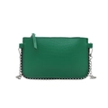 Bolso bandolera pequeño verde efecto cocodrilo con cadena plateada y detalles de tachuelas - Verde