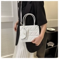 Elegante borsa a mano in pelle trapuntata bianca per donna con una piccola pochette - Bianco