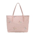 Borsa tote rosa con ricami a farfalla e texture trapuntata su sfondo bianco - Rosa