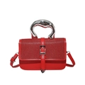 Bolso de mano rojo de cuero con solapa brillante y asa metálica plateada moderna - Rojo