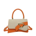 Borsa a mano patchwork arancione e beige con fibbia a D dorata e base curva - Arancione
