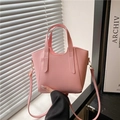 Bolso de mano chic para mujer en cuero granulado rosa con herrajes dorados - Rosa