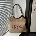 Stroh-Stofftasche mit Hello-Stickerei und braunen Lederriemen für den Strandurlaub - Khaki