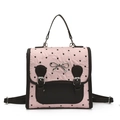 Mochila rosa con estampado de corazones, solapa negra y lazo plateado para mujeres - Estilo de Corazón (Sin Colgante)