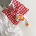 Funda AirPods con dijes de pan en 3D sobre un mantel de picnic de cuadros rojos - Desayuno Occidental No.2 - Baguette (Airpods 1/2) / Transparente