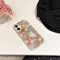 Detailansicht der Luxus iPhone-Hülle mit rosa Harzrosen, Perlen und Strassstein-Verzierung - Rot / iPhone 7/8/SE 2020