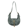 Bolso hobo de media luna en denim azul vintage con logo S dorado y borlas de metal - Verde