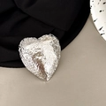 Detail shot of heart-shaped phone grip with silver crinkle foil metal texture - Heart Shape - Shiny Silver / Silver
