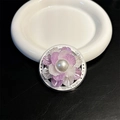 Vista detallada del soporte móvil de flor 3D con perla sobre tarjeta de regalo - Blanco Púrpura