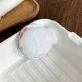 Dettaglio del supporto per telefono in silicone bianco a forma di pesce Good Luck - Bianco Gelatina