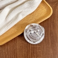 Detail van transparante telefoonhouder met zilveren strik en decoratieve tekst - Nr. 1 Zilveren 3D-strik / Zilver