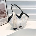 Sac fourre-tout matelassé chic avec broderie rayée et ouverture en V pour le quotidien - Noir et Blanc