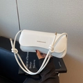 Borsa sottobraccio bianca minimalista in ecopelle con tracolla a nodi e metallo - Bianco Sporco