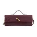 Bordeauxrode handtas met krokodillenreliëf en een elegante goudkleurige knoopsluiting - Rood