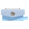 Sac bandoulière bleu clair avec texture tissée, panneau cuir et détail logo M doré - Bleu