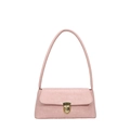 Rosa Baguette-Tasche mit Krokodilprägung und goldenem Verschluss auf weißem Grund - Rosa