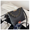 Elegante bolso de hombro negro con cadena dorada y correa ajustable para mujer - Negro